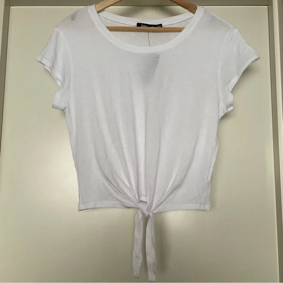 Sportsgirl knot-tie top - cropped length 🤍
Quality 🤍 Staple White 🤍 NEW 💖 - Picture 3 of 6